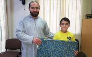 دار القرآن تكرّم الطالب عطاء الرحمن كسار لنيله المرتبة الأولى في "تحدي القراءة" على صعيد الشمال