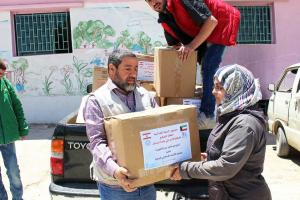 لمساعدتهم في مواجهة العاصفة.. مؤسسة نماء توزّع المازوت والطرود الغذائية في مخيمات عرسال بالتعاون مع حملة القلمون