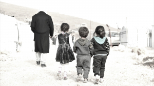 لمساعدتهم في مواجهة العاصفة.. مؤسسة نماء توزّع المازوت والطرود الغذائية في مخيمات عرسال بالتعاون مع حملة القلمون