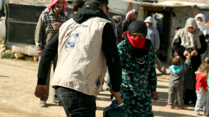 لمساعدتهم في مواجهة العاصفة.. مؤسسة نماء توزّع المازوت والطرود الغذائية في مخيمات عرسال بالتعاون مع حملة القلمون